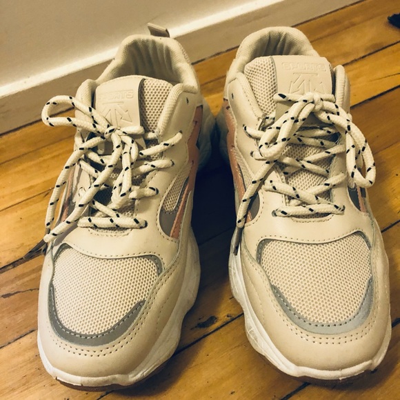 Women sneakers - Picture 2 of 3